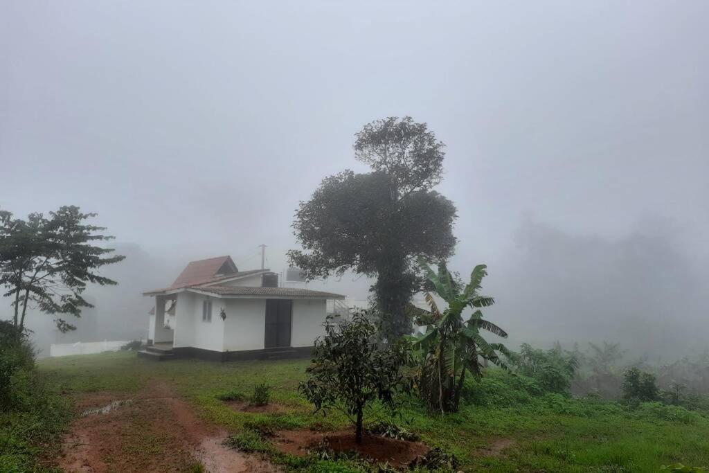 Farmstay In ചില്ലുകൂടാരം At Les Domki Et Al. Vagamon Ngoại thất bức ảnh