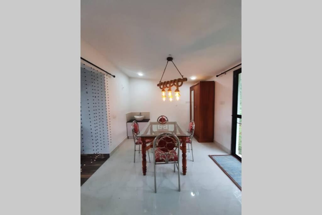 Farmstay In ചില്ലുകൂടാരം At Les Domki Et Al. Vagamon Ngoại thất bức ảnh